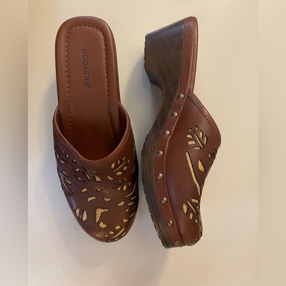 Dockers brown clogs